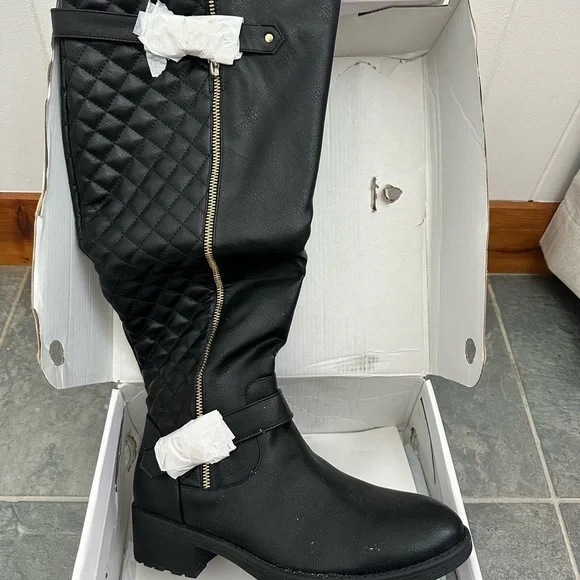 Elegant Black Quilted Knee-High Boots - Picture 1 of 3